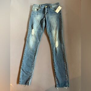 ✨✨NWT Articles Of Society Distressed Skinny Jeans in Blue